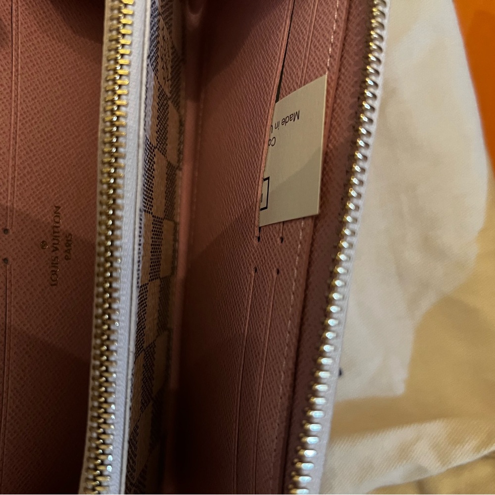 Louis Vuitton Clemence  Wallet in Damier Azur Rose Ballerine on the inside. EUC - Picture 11 of 12